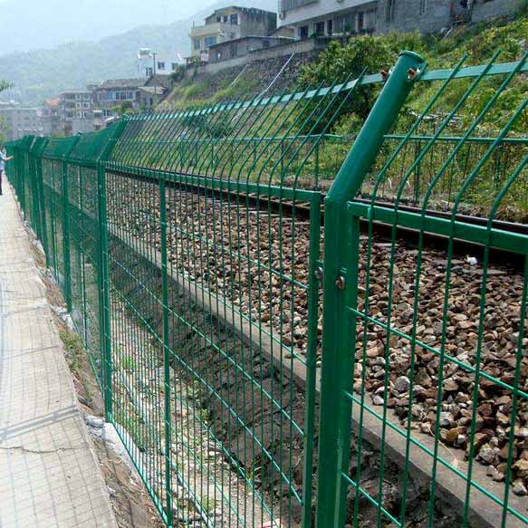 鐵路金屬柵欄網(wǎng)片  鐵路附屬工程防護柵欄供應廠家圖片1