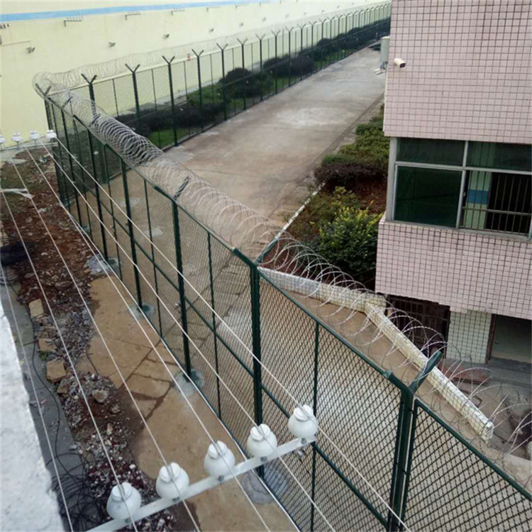 強制隔離戒毒所鋼網墻圖片1