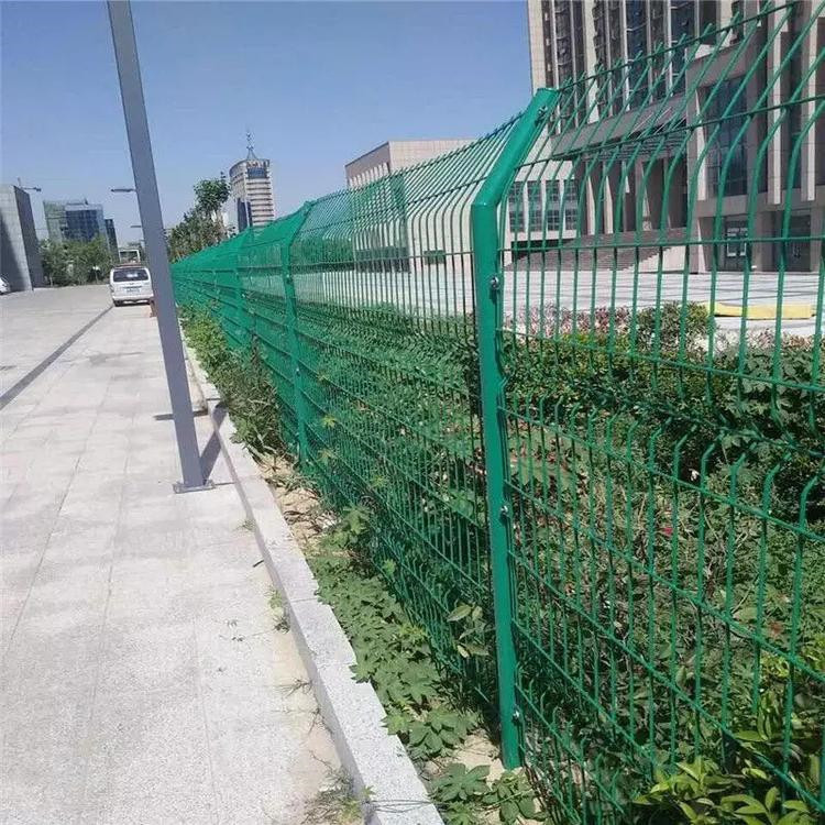  公路防攀爬護欄網圖片1